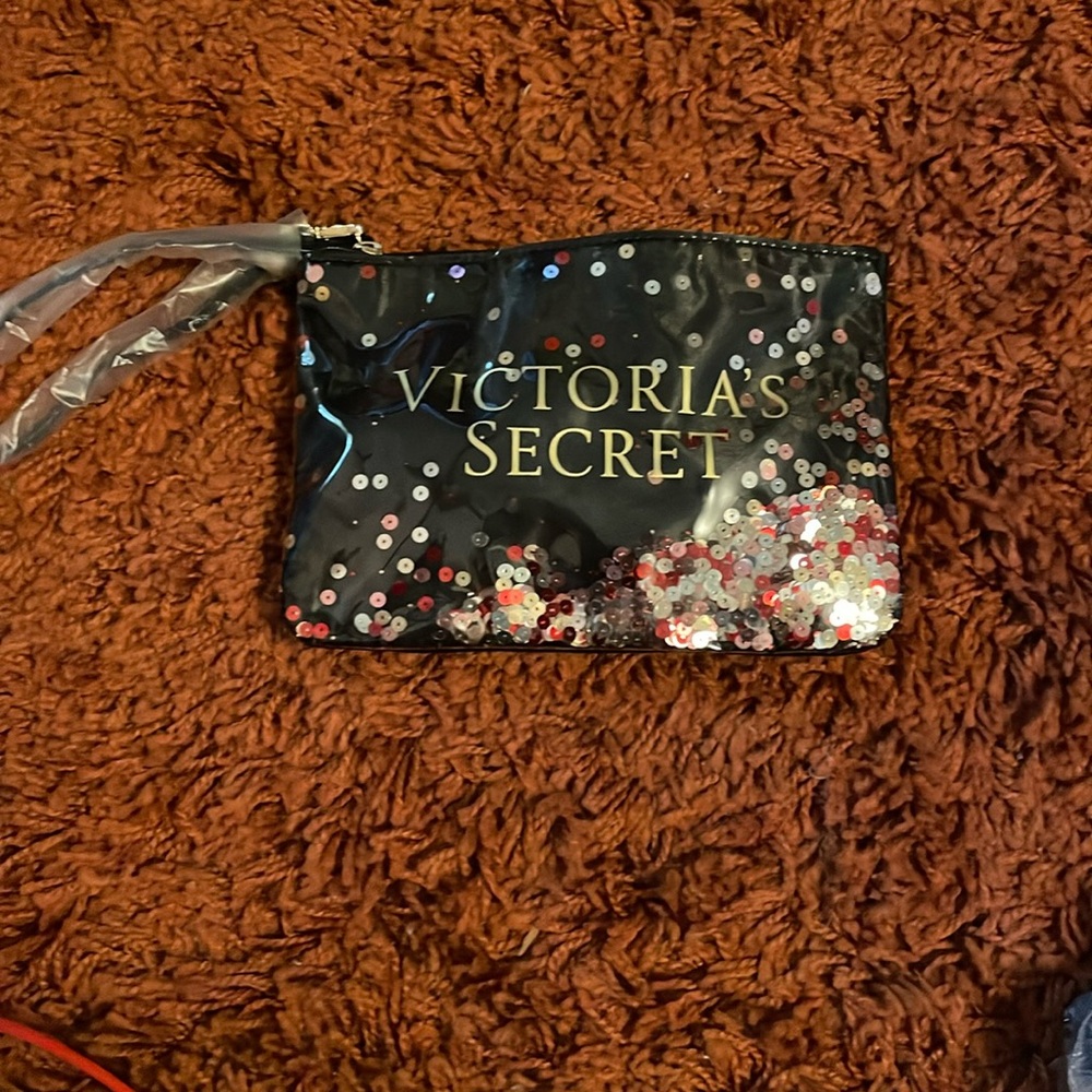 Victoria Secret makeup bag!    New without tag